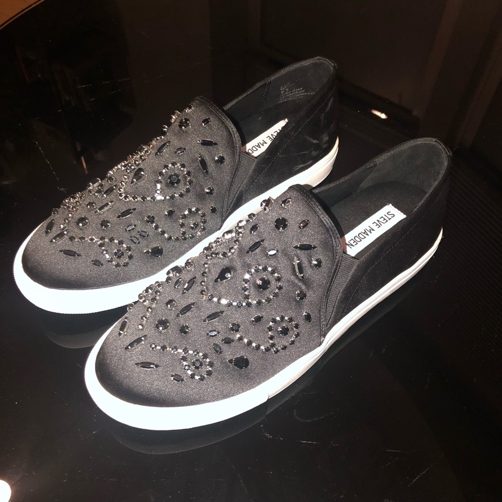 Womens size 10 Steve Madden tennis shoes